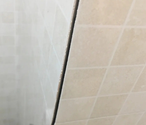 青浦瓷砖空鼓维修公司分享阳台瓷砖脱落的修复过程可以分为以下几个步骤