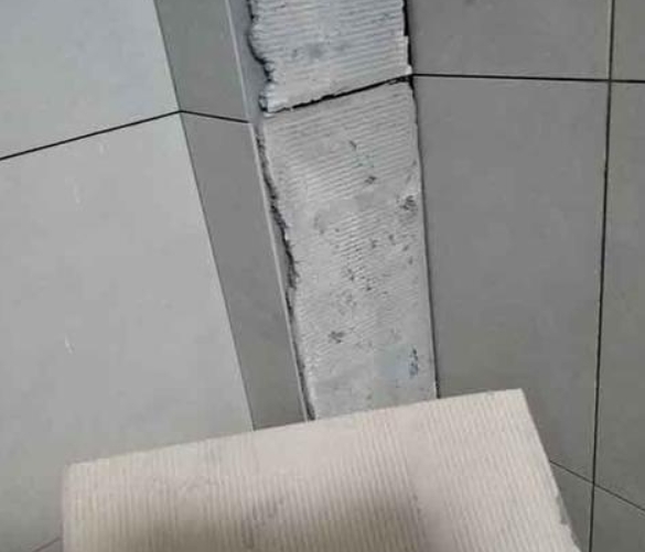 青浦瓷砖空鼓维修公司分享下厨房瓷砖脱落的补救措施。